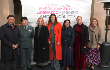 Algunos de los asistentes a la gala antes del acto