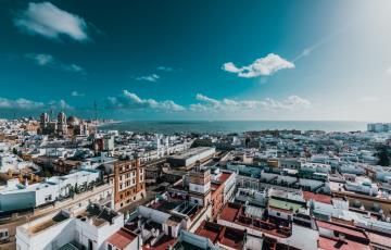 Vista del entorno urbano de la capital gaditana