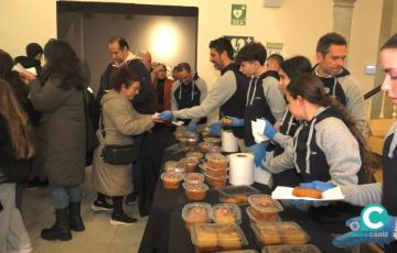 La sede de la Fundación Cajasol acogió la I Torrijada Popular. 