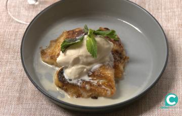 Plató de torrijas con helado de vainilla elaborado por el alumnado de la Escuela de Hostelería y Turismo Fernando Quiñones.