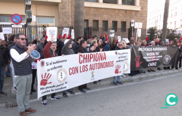 Una imagen de la concentración de este lunes en la capital gaditana