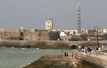 Vista de la histórica fortaleza en La Caleta