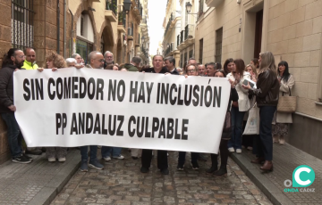 Un momento de la concentración de este jueves en la capital gaditana