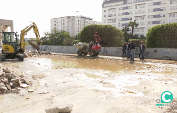 Autoridades en el lugar de las actuaciones en la capital gaditana este lunes
