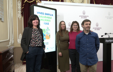 Autoridades y responsables en el acto celebrado este lunes en el Ayuntamiento de Cádiz 