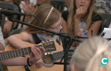 Una de las alumnas que ha participado en el recital 