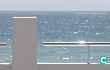 Imagen del arreglo de uno de los accesos a la Playa por la zona del Cementerio. 