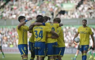 Los jugadores del Cádiz CF celbran el único gol que han marcado en el encuentro. Foto del Cadiz CF