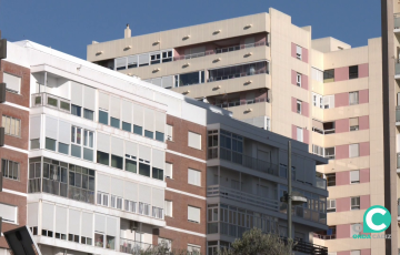 Fachadas de edificios en la avenida de capital gaditana