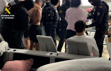 Imagen de los detenidos durante la operación 