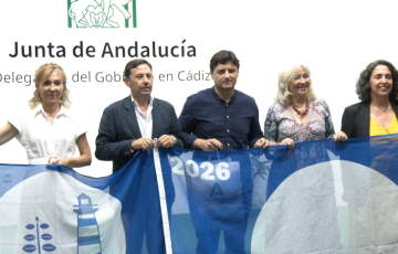 Cádiz mantiene un verano más las banderas azules de las playas de la Caleta, Cortadura, Victoria y Santa María del Mar.