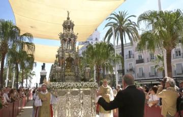 Radiante jornada de Copus Christi en Cádiz.