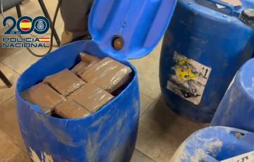 Garrafas con droga oculta en su interior
