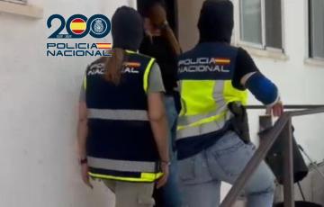 Agentes en el momento de la intervención en la localidad gaditana