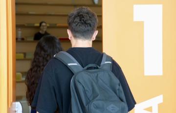 Entrada a la Prueba de Acceso a la Universidad de 2026 en Cádiz.