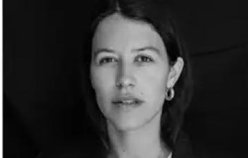 Torres es una poeta y novelista española cuya obra ha destacado tanto en la poesía contemporánea como en la narrativa.
