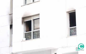 Efectos del fuego en las ventanas del edficio siniestrado