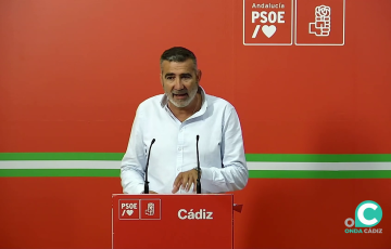 El vicesecretario general del PSOE en Cádiz y portavoz en la Diputación durante la rueda de prensa de este miércoles