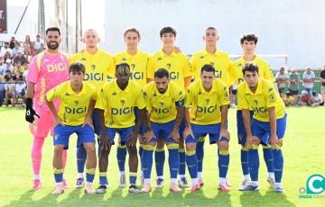 Los amarillos celebran el gol de Ibón Sánchez (Foto: Cádiz CF)