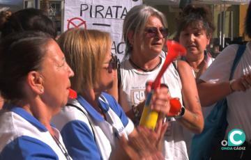 Las trabajadoras durante una protesta a las puertas del Ayuntamiento