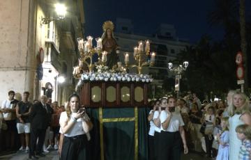 La Asociación de Devotos ha cambiado este año el itinerario llegando hasta la plaza de Candelaria