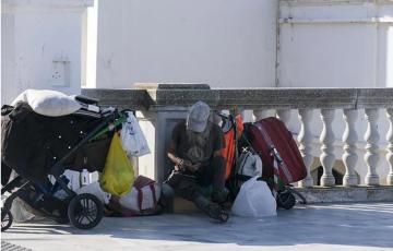 Las asociaciones que atienden a estas personas también alerta de su situación en las calles