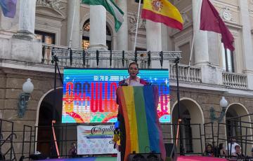 La pregonera resaltó el papel de Cádiz como ciudad abierta y libre, donde siempre se ha respetado a hombres y mujeres