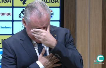 Manuel Vizcaíno emocionado en el momento de su despedida