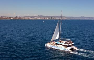 Foto de archivo del catamarán.