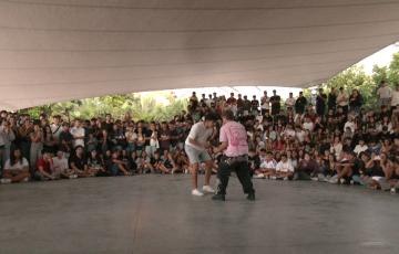 Batalla de famear aura en el Auditorio Costa Rica del Parque Celestino Mutis. 