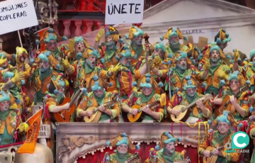 Coro durante su actuación en el Gran Teatro Falla