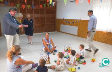 Imagen de la visita al centro de Educación Infantil Virgen del Rosario. 