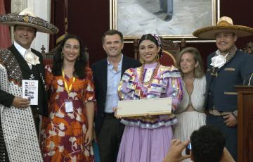 El Ayuntamiento acoge la recepción oficial a los participantes del Festival de Folklore