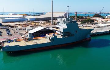 El buque  será capaz de transportar un mini-submarino de rescate y realizar exploraciones e intervenciones subacuáticas