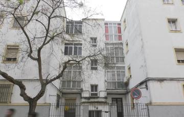 Adelante Izquierda Gaditana reclama soluciones urgentes para varias familias en situación habitacional límite.