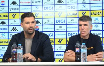 Mario Fuentes y Javier Muiños en la comparecencia de prensa (Foto: Cádiz CF)