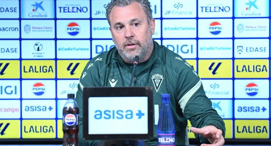 El técnico cadista comparece en la rueda de prensa de este viernes 