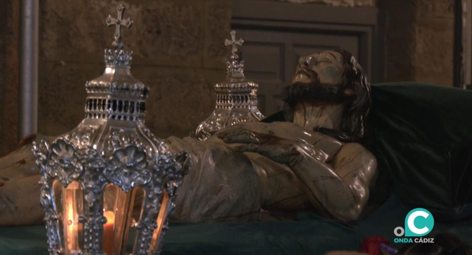 La imagen del Señor Yacente regresó este jueves a la parroquia del Rosario.