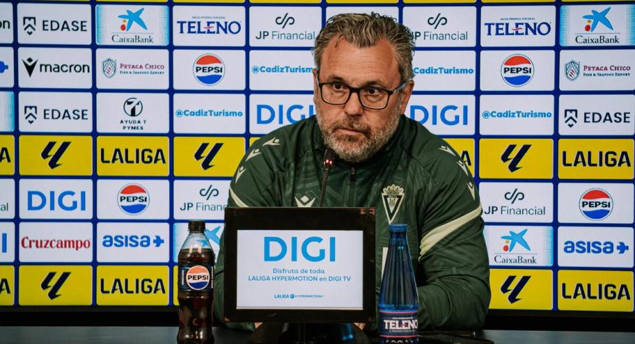 El técniico gaditano en la rueda de prensa previa al choque ante el cuadro caballa