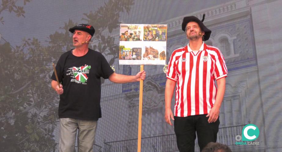 Representación de un romancero durante el acto.