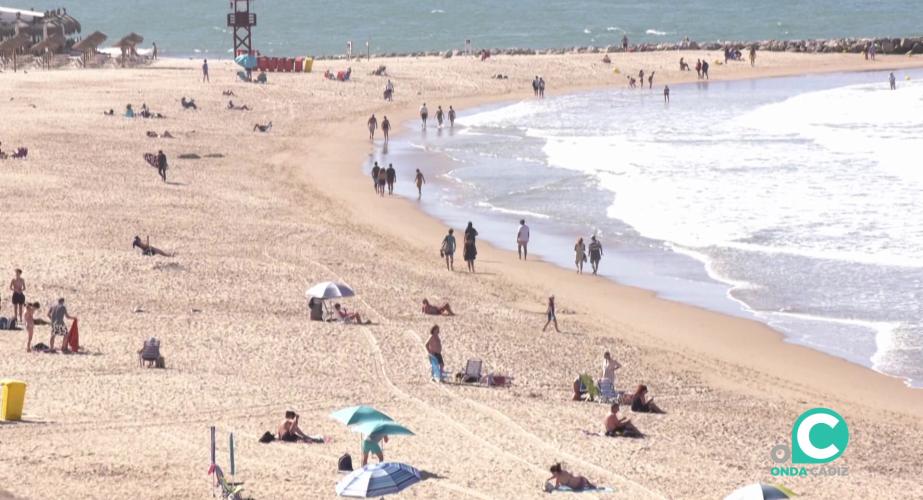 Algunos bañistas se han acercado a lo largo de la semana a este espacio del litorual urbano