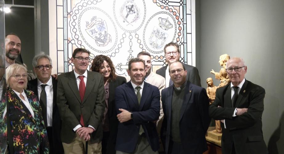 Autoridades e invitados durante la jornada inaugural de la muestra