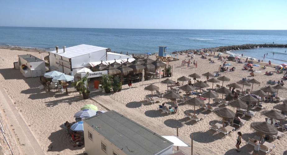 La Junta defiende la apertura anual de los chiringuitos de la costa gaditana