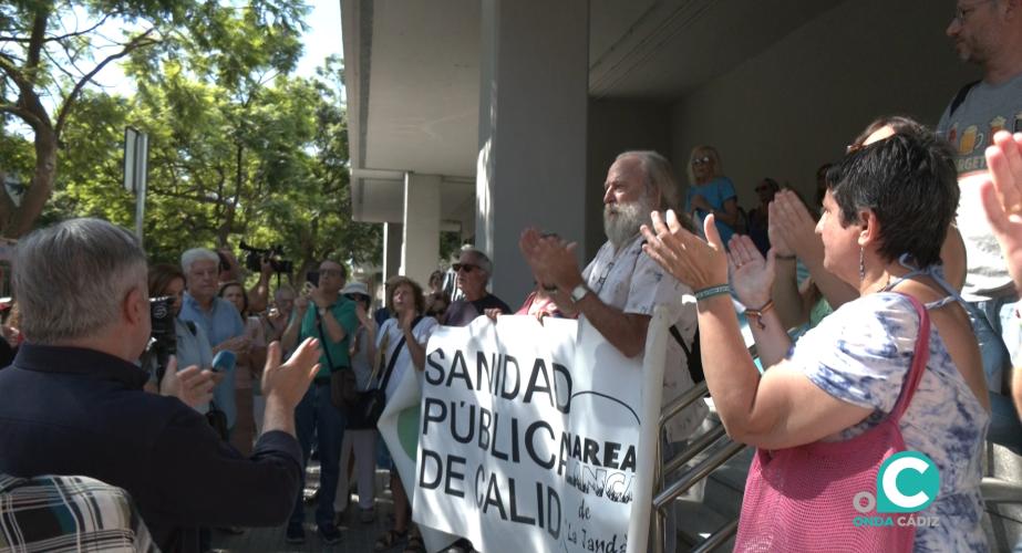 Marea Blanca a las puertas de la delegación territorial de Salud este lunes.
