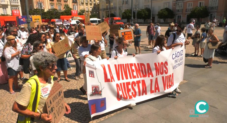 La protesta ha recorrido las calles del centro desde la Plaza de San Antonio hasta San Juna de Dios. 