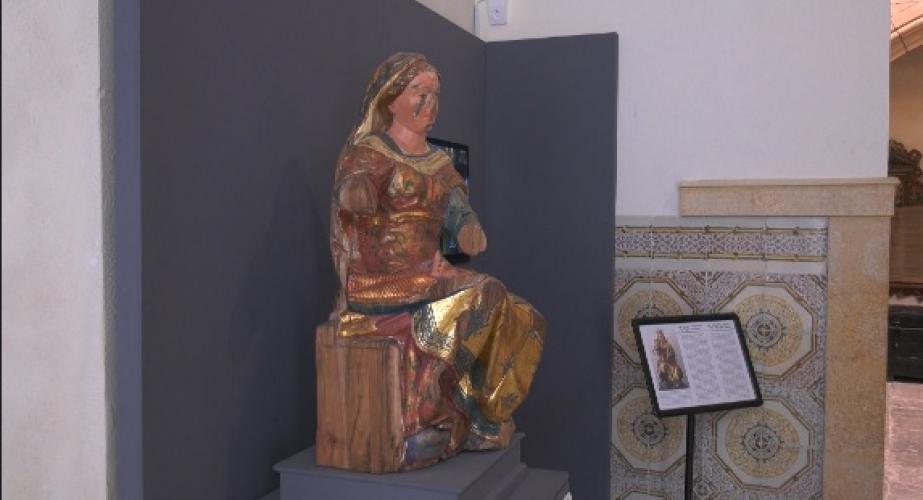La conservadora Natalia Martínez de Pisón ha realizado esta obra reproduciendo fielmente los daños que sufrió la imagen