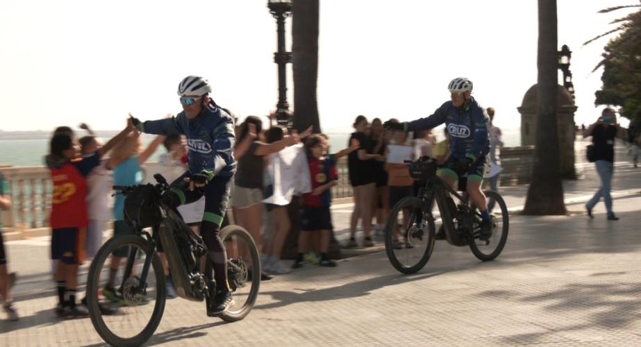 Pedaladas solidarias en el Carlos III.