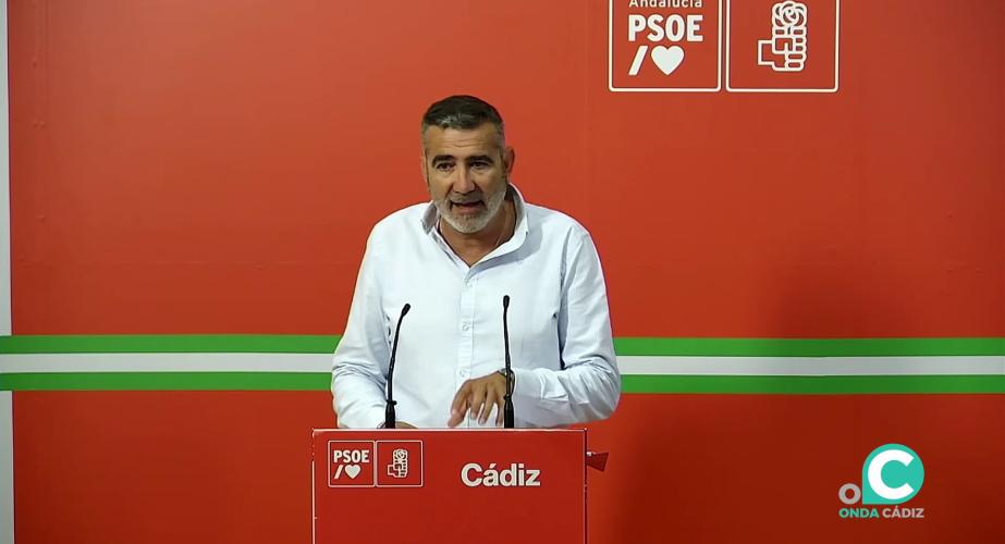 El vicesecretario general del PSOE en Cádiz y portavoz en la Diputación durante la rueda de prensa de este miércoles