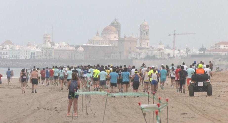 La Carrera Popular Playas de Cádiz mete velocidad al verano.