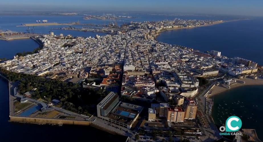 Imagen aérea de la capital gaditana. 